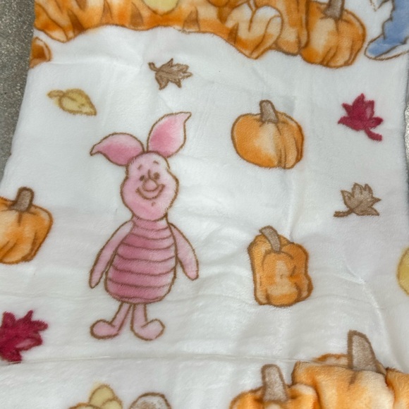 Winnie the Pooh Fall Blanket - Picture 2 of 4